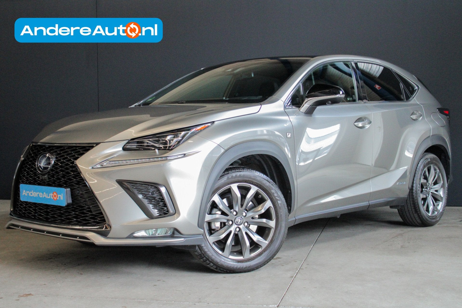 Lexus NX 300h AWD F Sport Premium |trekhaak|President Pack|p, Auto's, Lexus, Automaat, Gebruikt, Zwart, 1760 kg