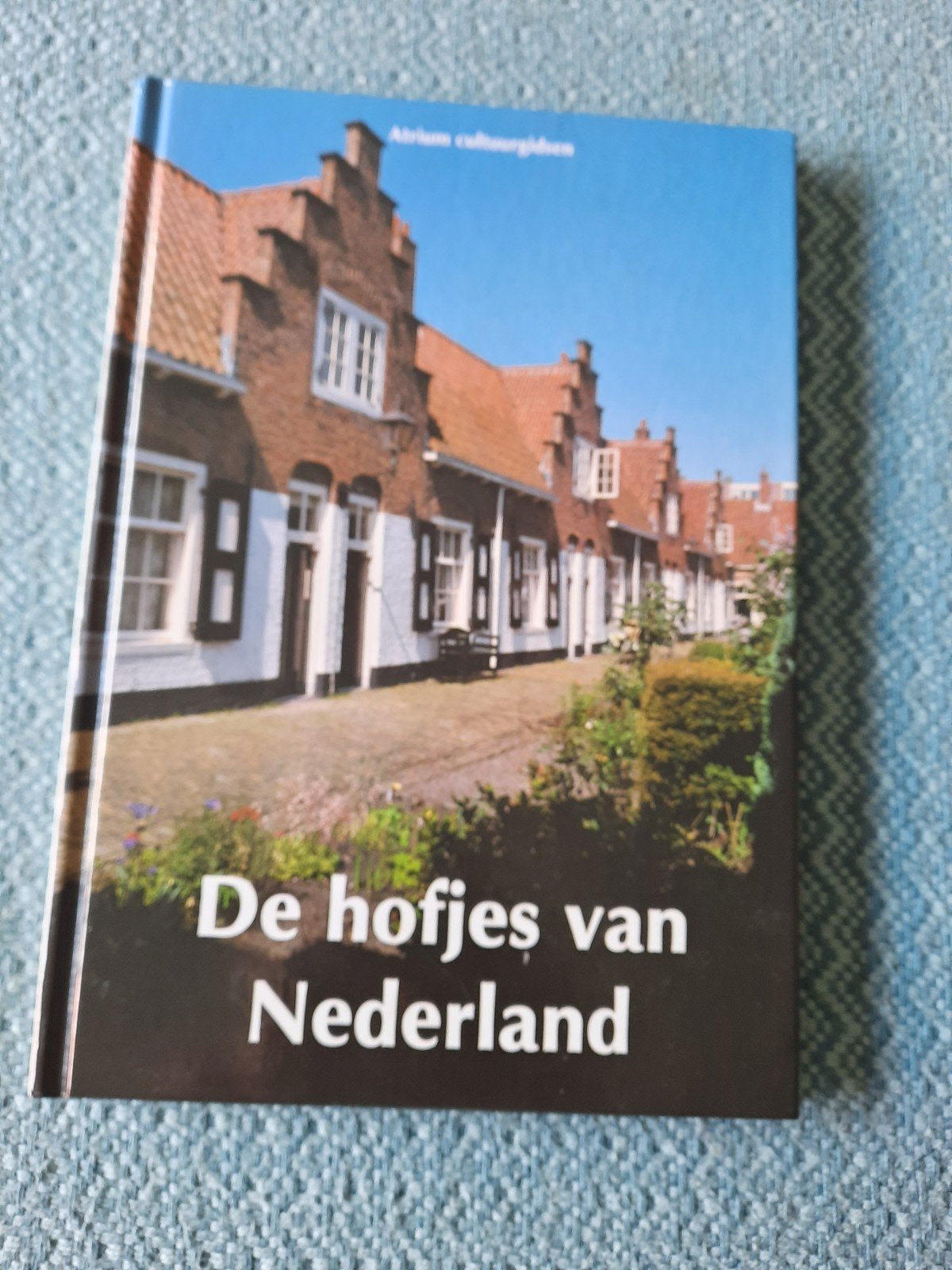 De hofjes van Nederland - Atrium cultuurgidsen, Ophalen of Verzenden, Zo goed als nieuw
