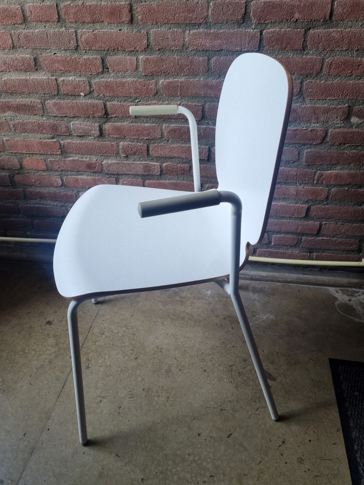 Witte stoel met armleuningen, Wit, Hout, Ophalen of Verzenden, Zo goed als nieuw