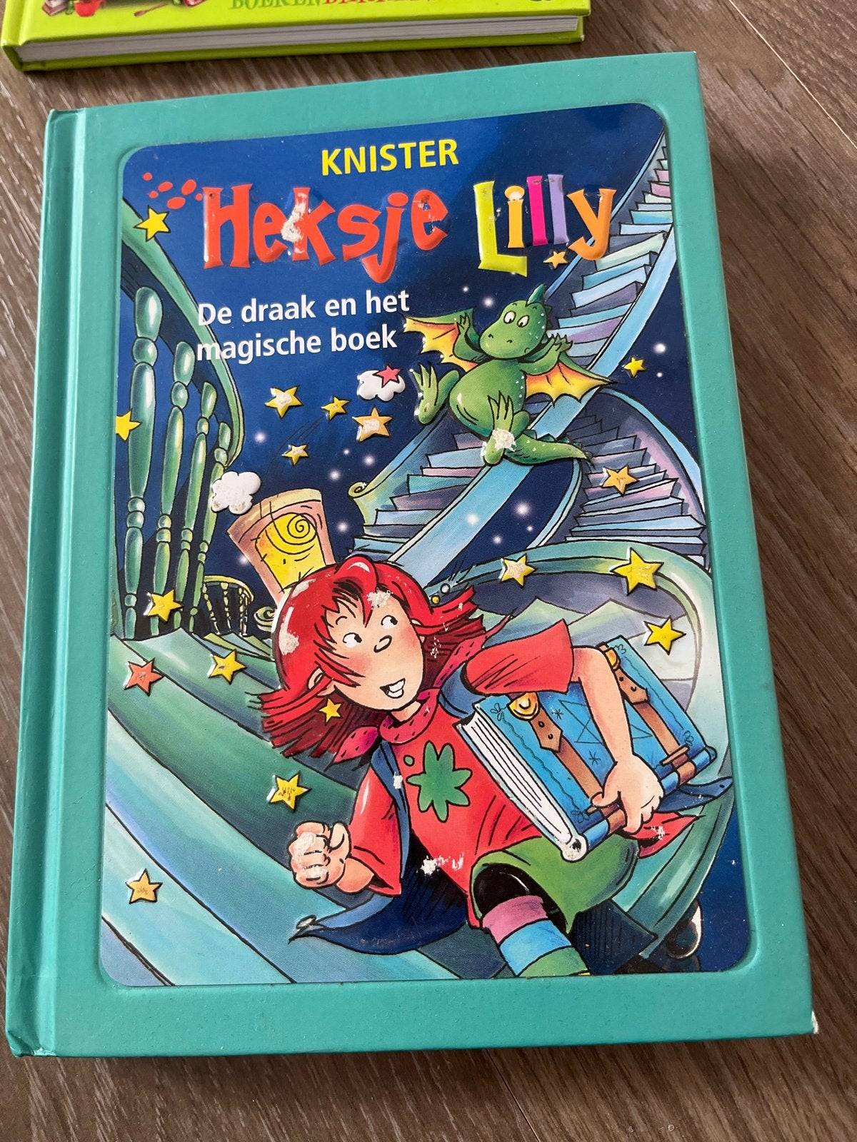 Heksje Lilly: De draak en het magische boek, Ophalen of Verzenden, Gelezen, Sprookjes