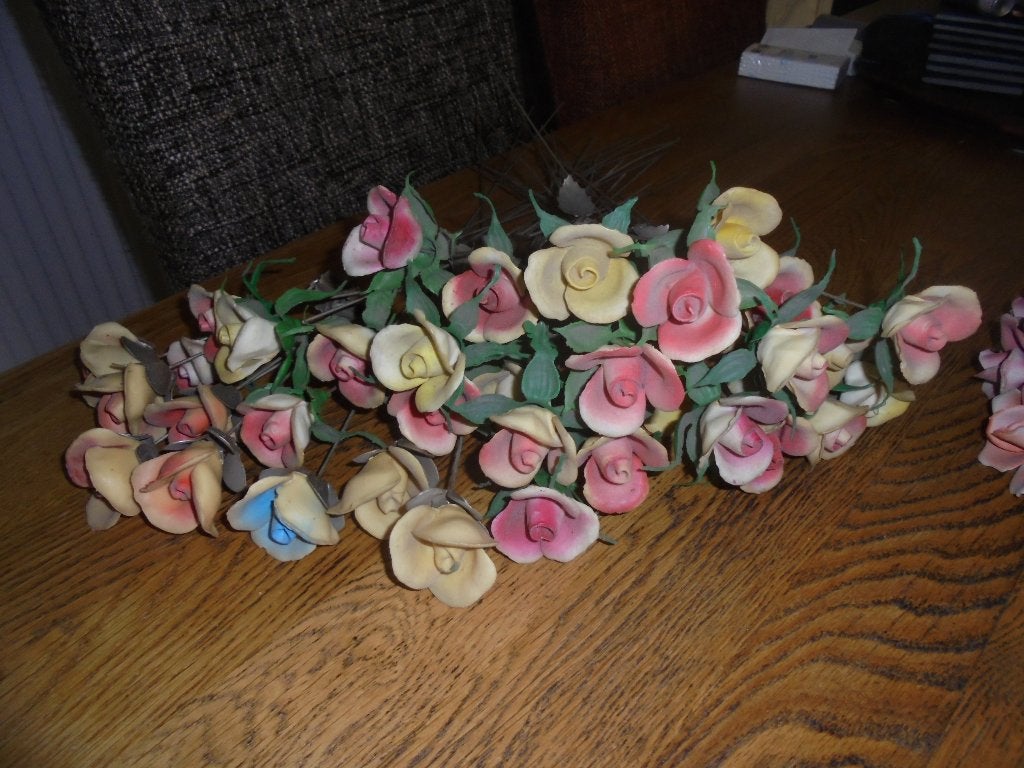 Plastic roosjes ( 35 ) en 4 porseleinen in 1 koop, Antiek en Kunst, Ophalen of Verzenden