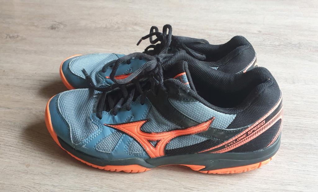 Mizuno maat 40,5, Sport en Fitness, Volleybal, Ophalen of Verzenden, Zo goed als nieuw, Overige typen