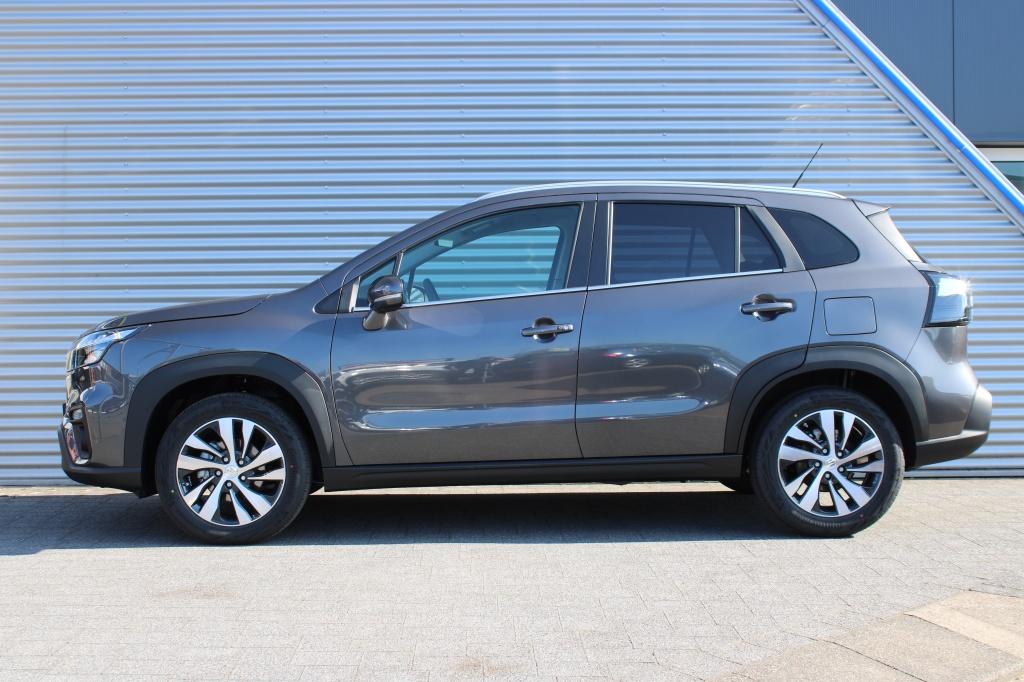 Suzuki S-Cross 1.4 Boosterjet Style Smart Hybrid (bj 2025), Auto's, Suzuki, Stof, Gebruikt, Zwart, 4 cilinders