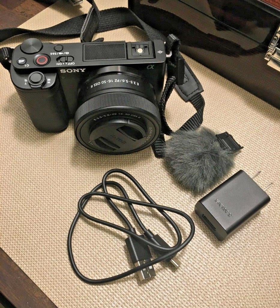 Sony ZV-E10 Digitale Camera & 16-50mm Lens + Tas + Tripod, Spiegelreflex, Ophalen of Verzenden, Zo goed als nieuw, Sony