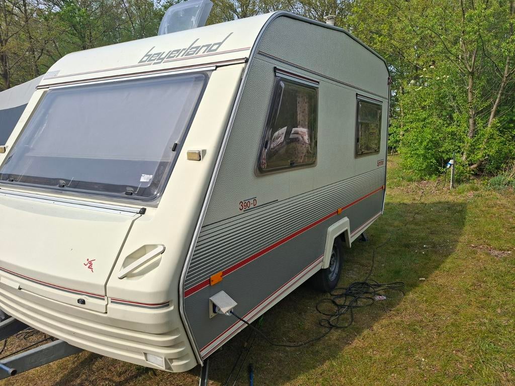 Beyerland 390 D (1996) - met babyledikant, Caravans en Kamperen, Vast bed, Treinzit, Particulier, Tot en met 4