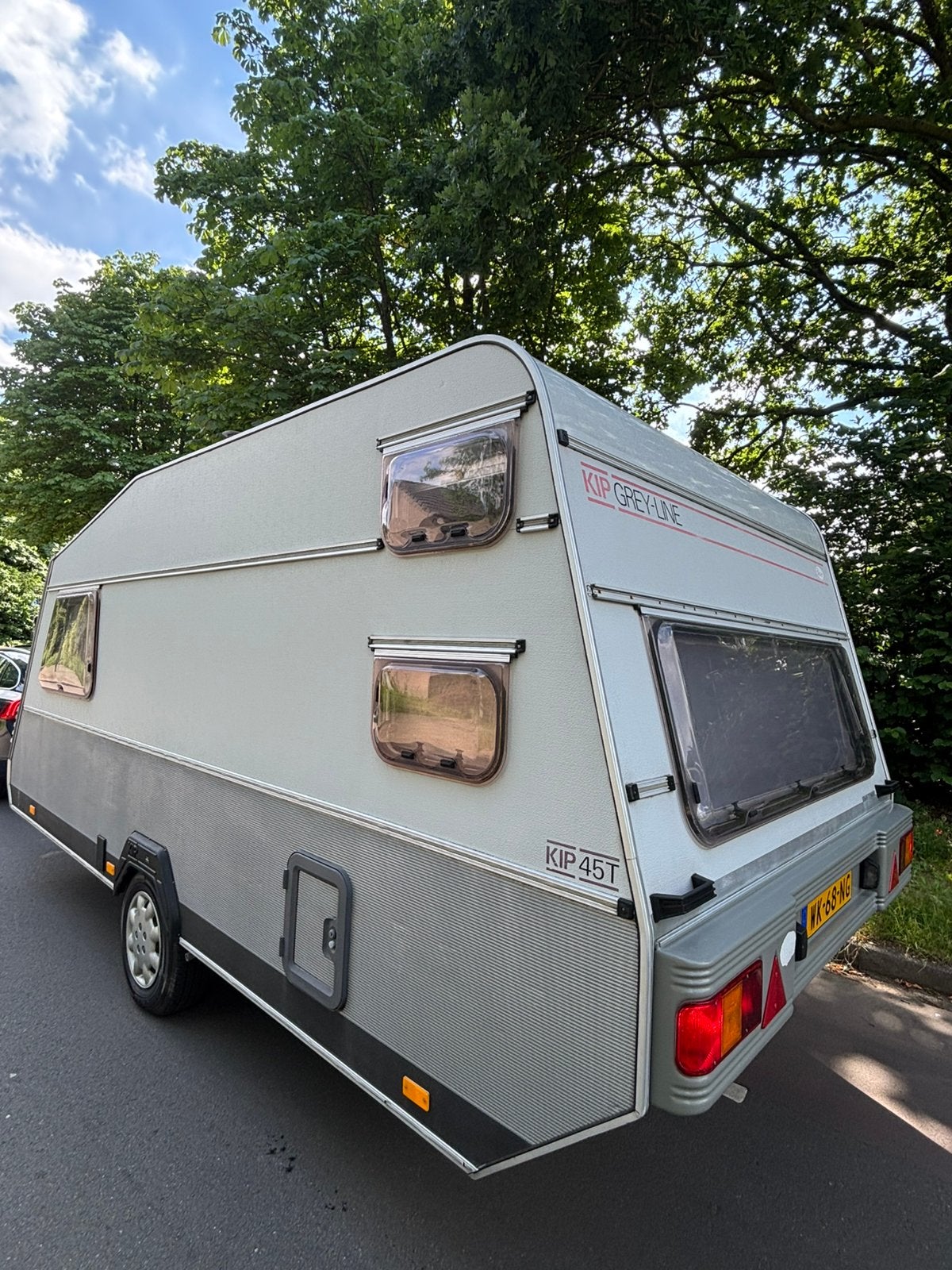 Leuke Kip greyline 45T met kinderkamer! en voortent!, Caravans en Kamperen, Rondzit, Bedrijf, 750 - 1000 kg, Schokbreker