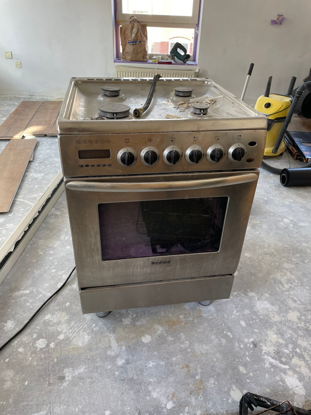 Fornuis/oven (GRATIS), Witgoed en Apparatuur, Fornuizen, Ophalen, Gebruikt, 4 kookzones, Gas