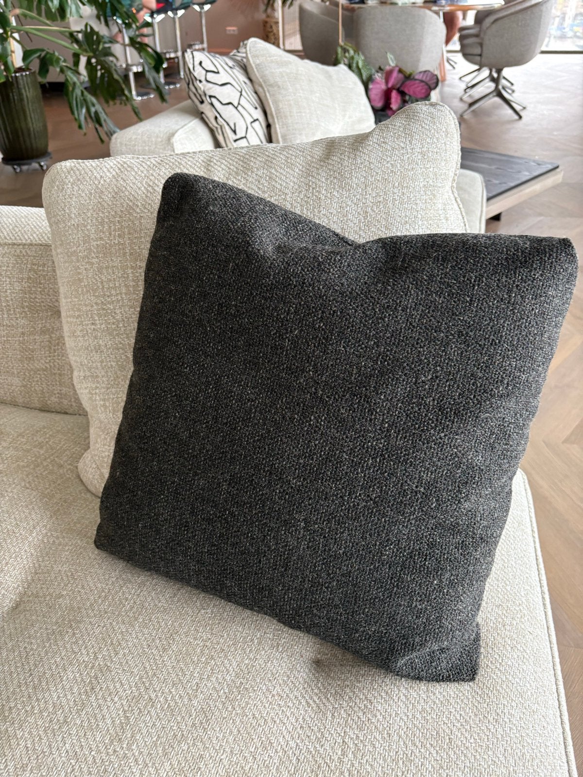 Minotti Sierkussen - Bruin-Grijs 46x46 cm, Overige merken, Vierkant, Ophalen of Verzenden, Zo goed als nieuw