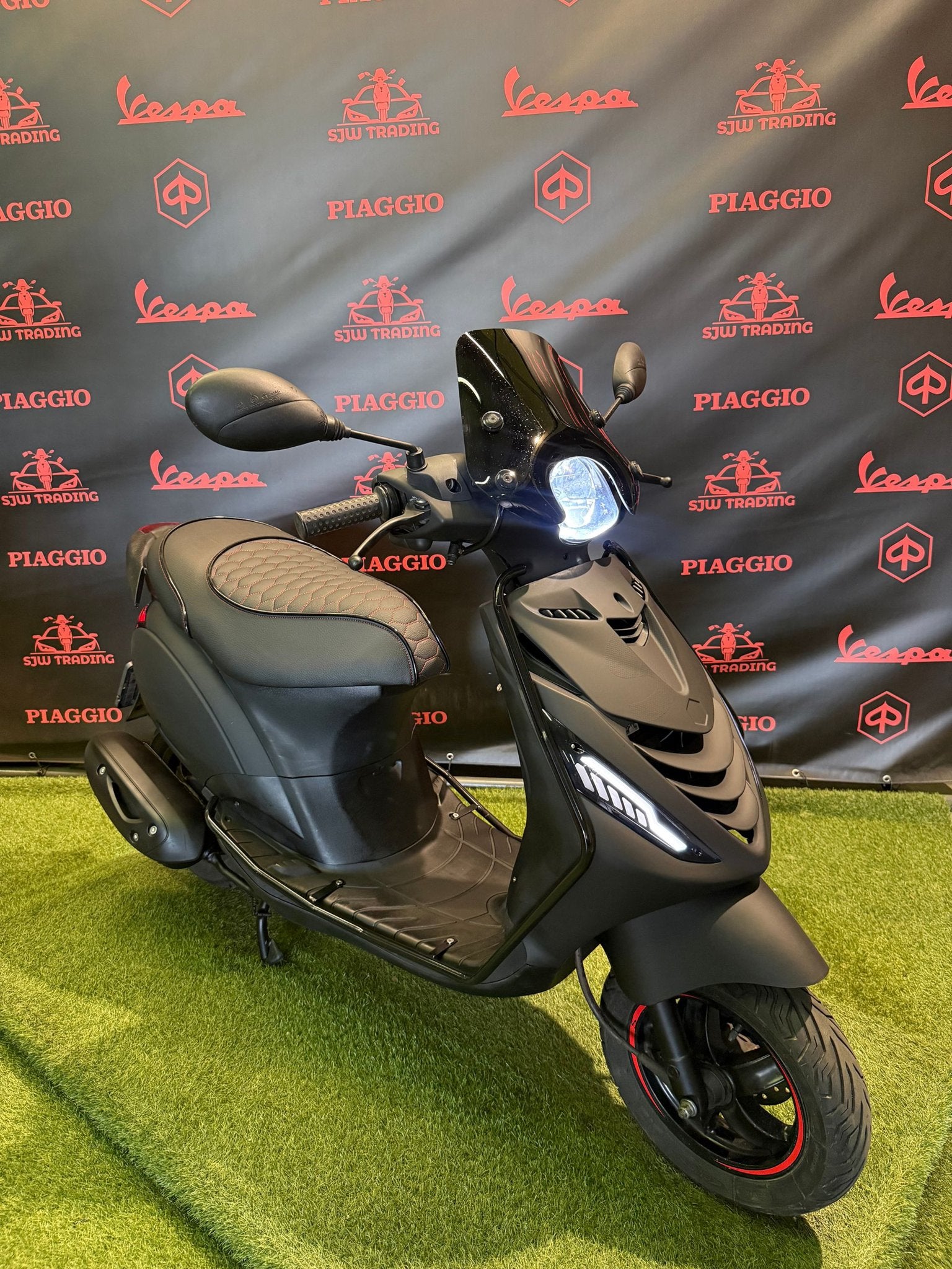 Piaggio Zip 2019 Snor/Brom! Mat Zwart / RS Zadel / Garantie!, Fietsen en Brommers, Ophalen of Verzenden, Zip