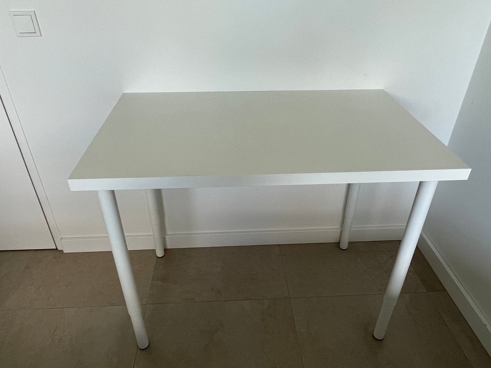 IKEA LINNMON - Tafel / Bureau met verstelbare poten, Ophalen, Spaanplaat of MDF, In hoogte verstelbaar, Zo goed als nieuw