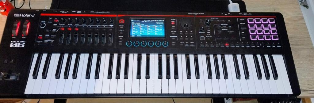 Roland Fantom 06 Synthesizer + Kurzweil Softcase, Muziek en Instrumenten, 61 toetsen, Roland, Ophalen of Verzenden, Zo goed als nieuw
