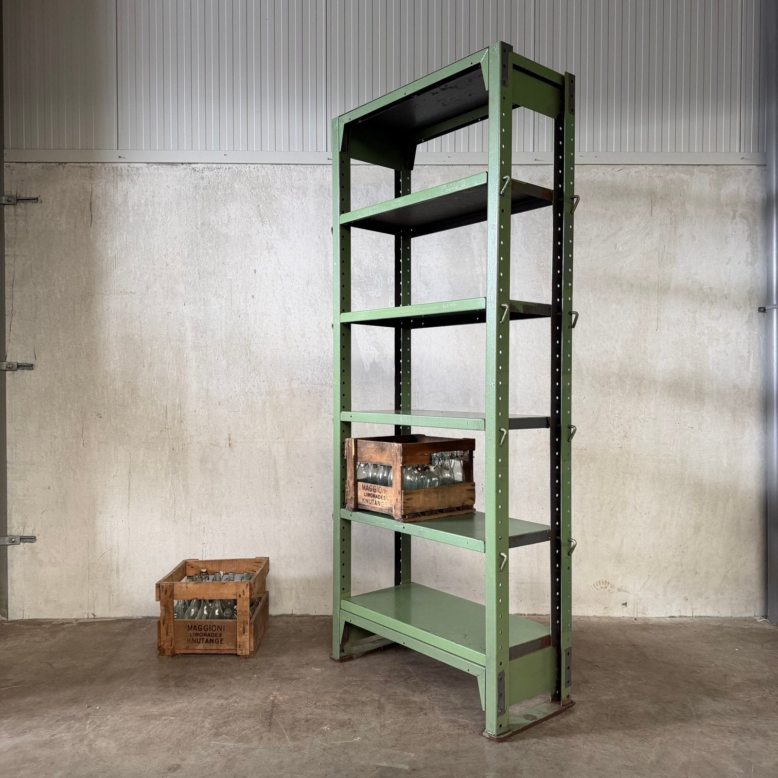Oude stelling, vintage stellingkast, groene industriële kast, Ophalen, Zo goed als nieuw