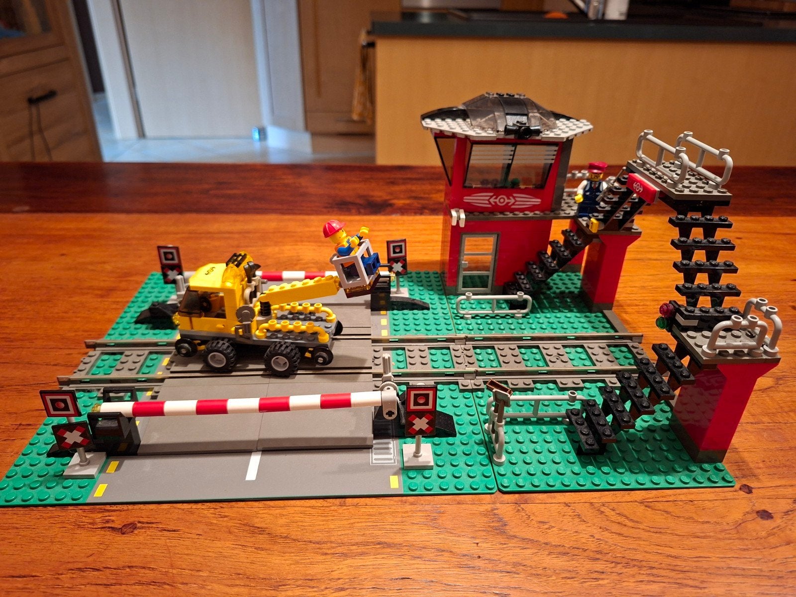 LEGO TREIN 10128 BEWAAKTE-OVERGANG, Overige thema's, Lego, Ophalen of Verzenden, Zo goed als nieuw