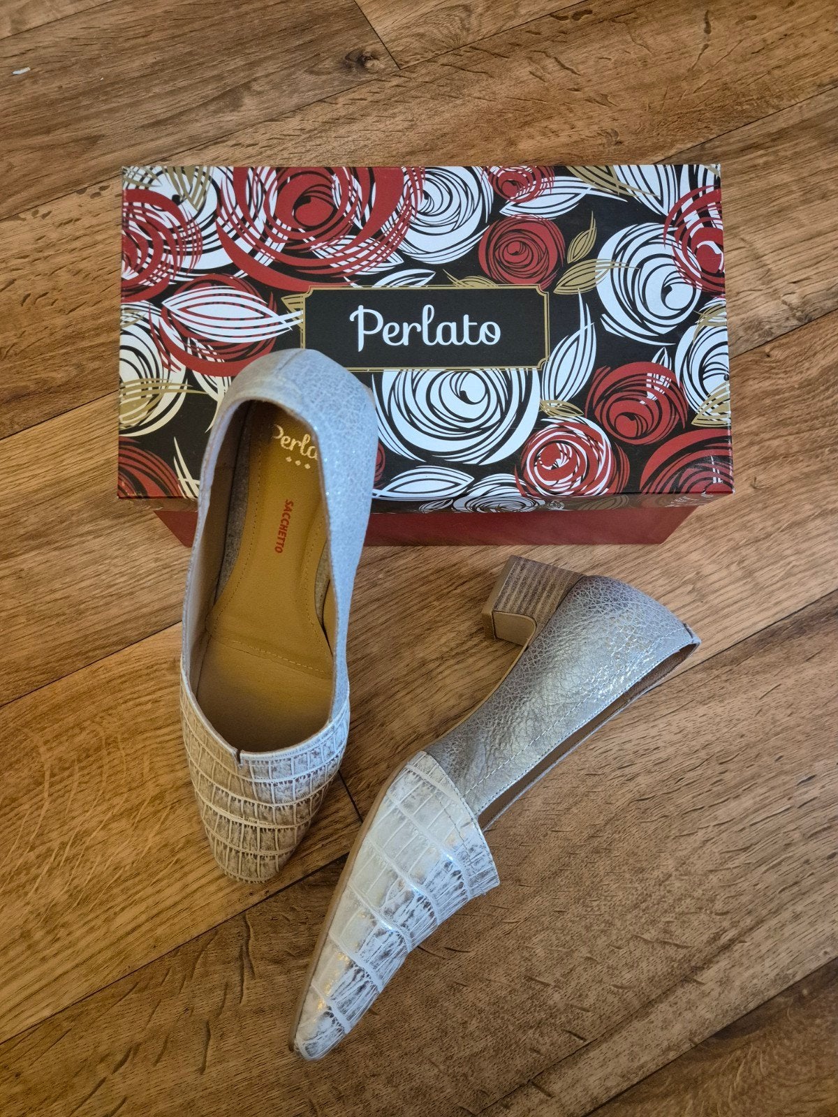 Wit/zilveren Perlato damesschoen, maat 41, Kleding | Dames, Schoenen, Schoenen met lage hakken, Overige kleuren, Ophalen of Verzenden