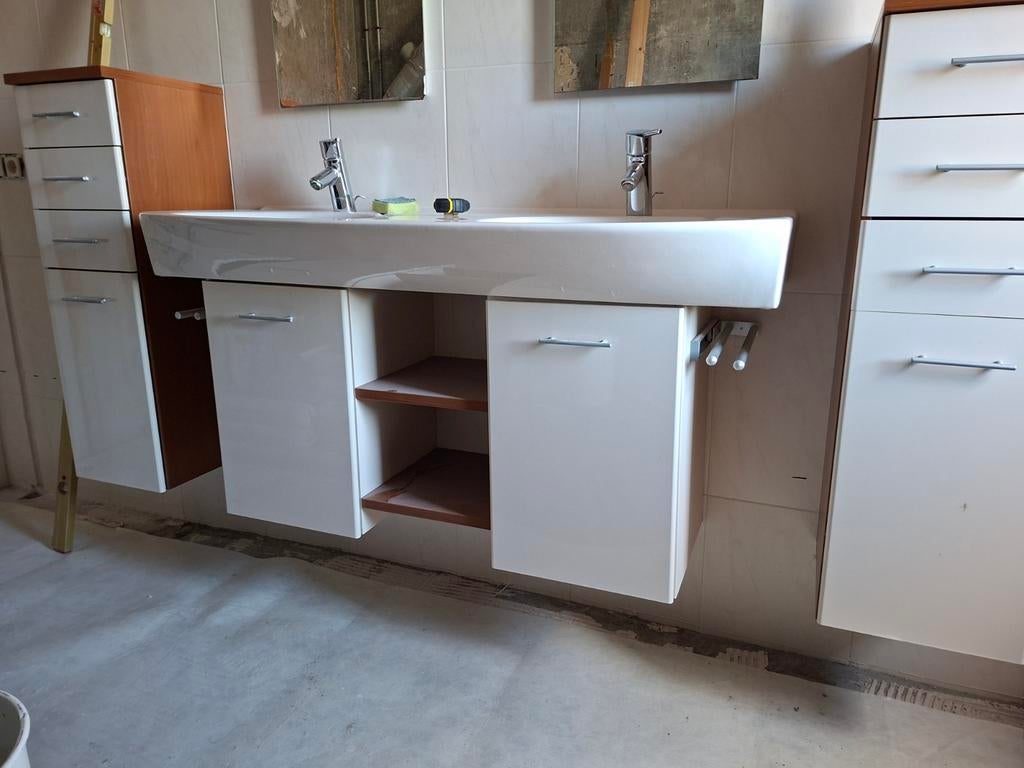 Dubbele wasbak met kasten in Pergamon en Kersen, Huis en Inrichting, Badkamer | Badkamermeubels, Ophalen