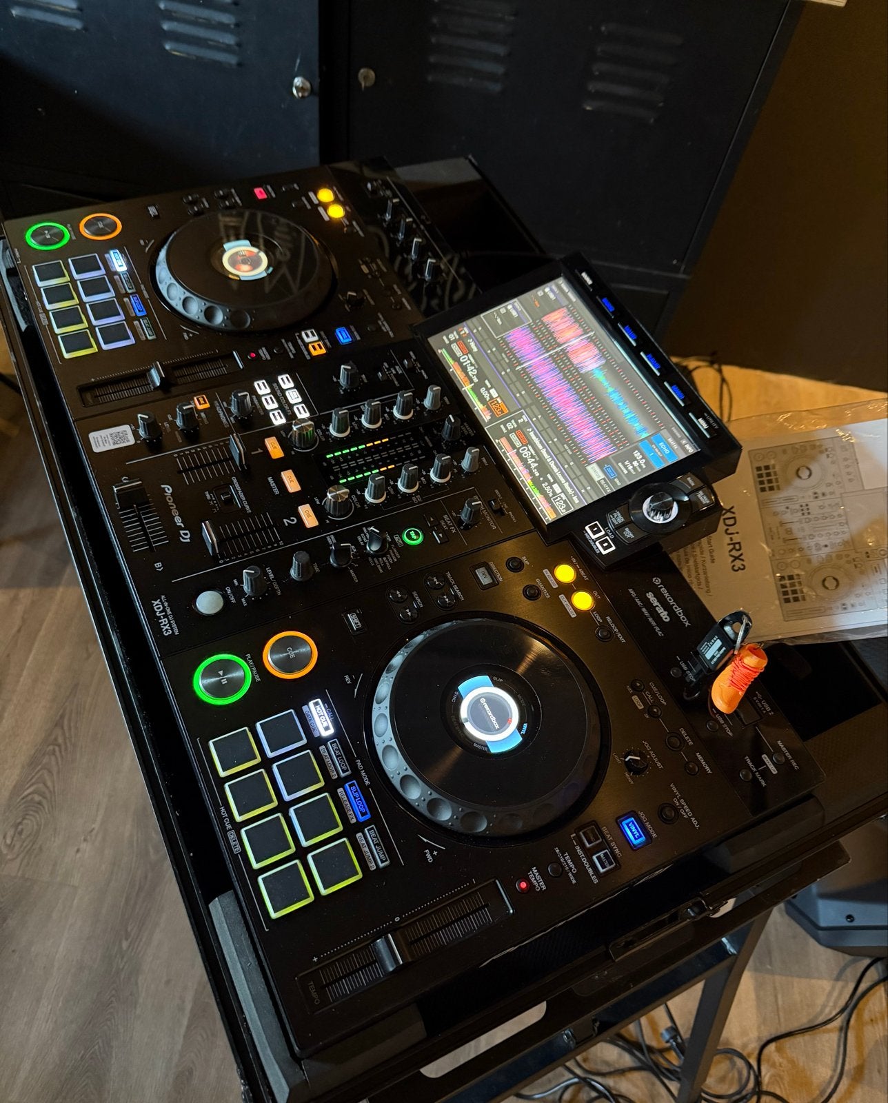Foto 3 van Pioneer XDJ RX3 + Odyssey flightcase