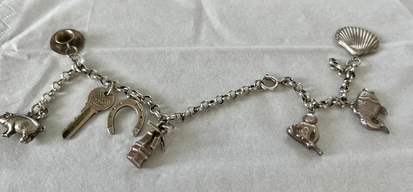 Bedelarmband zilver met zilveren bedels vintage, Overige merken, Verzenden, Zo goed als nieuw, 4 bedels of meer