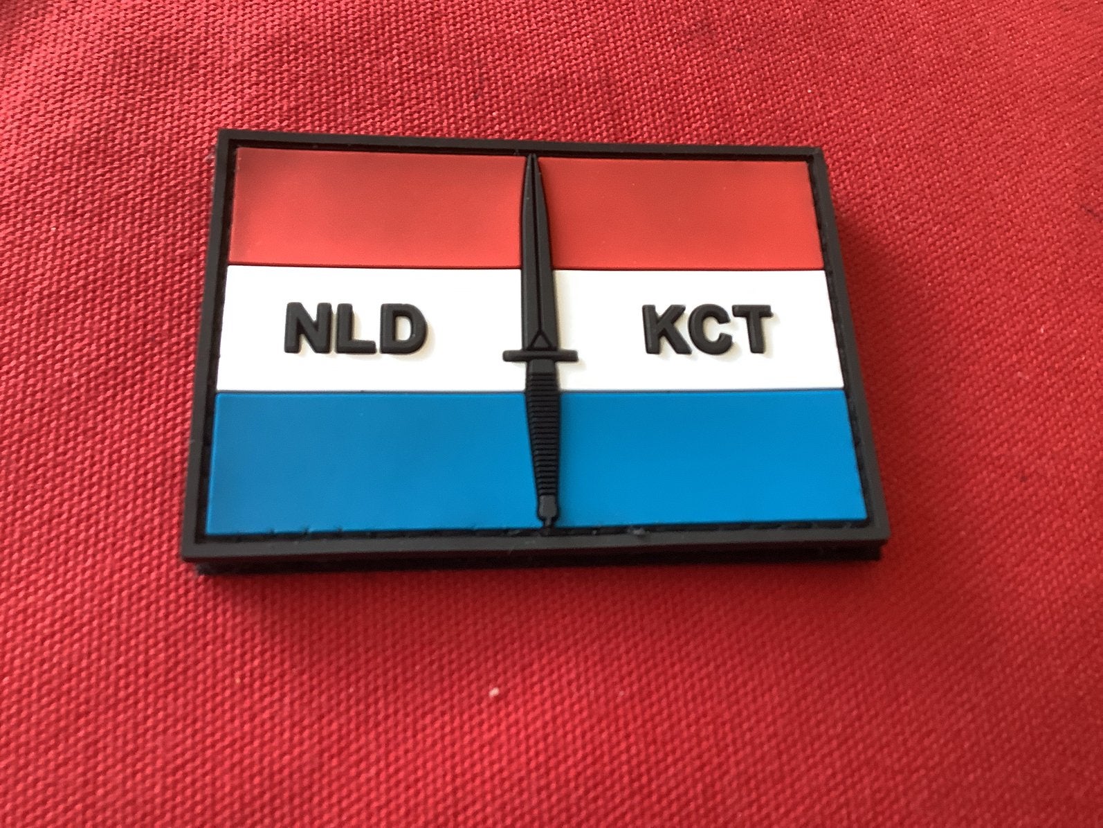 Badge van NLD. KTC met velcro, Verzamelen, Ophalen of Verzenden, Landmacht, Nederland, Embleem of Badge