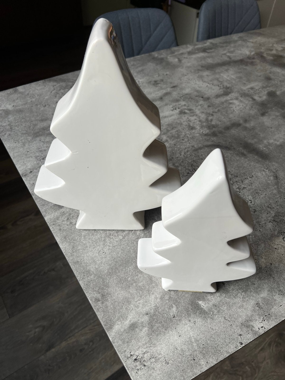 Porseleinen kerstbomen 2 stuks wit, Diversen, Ophalen, Zo goed als nieuw