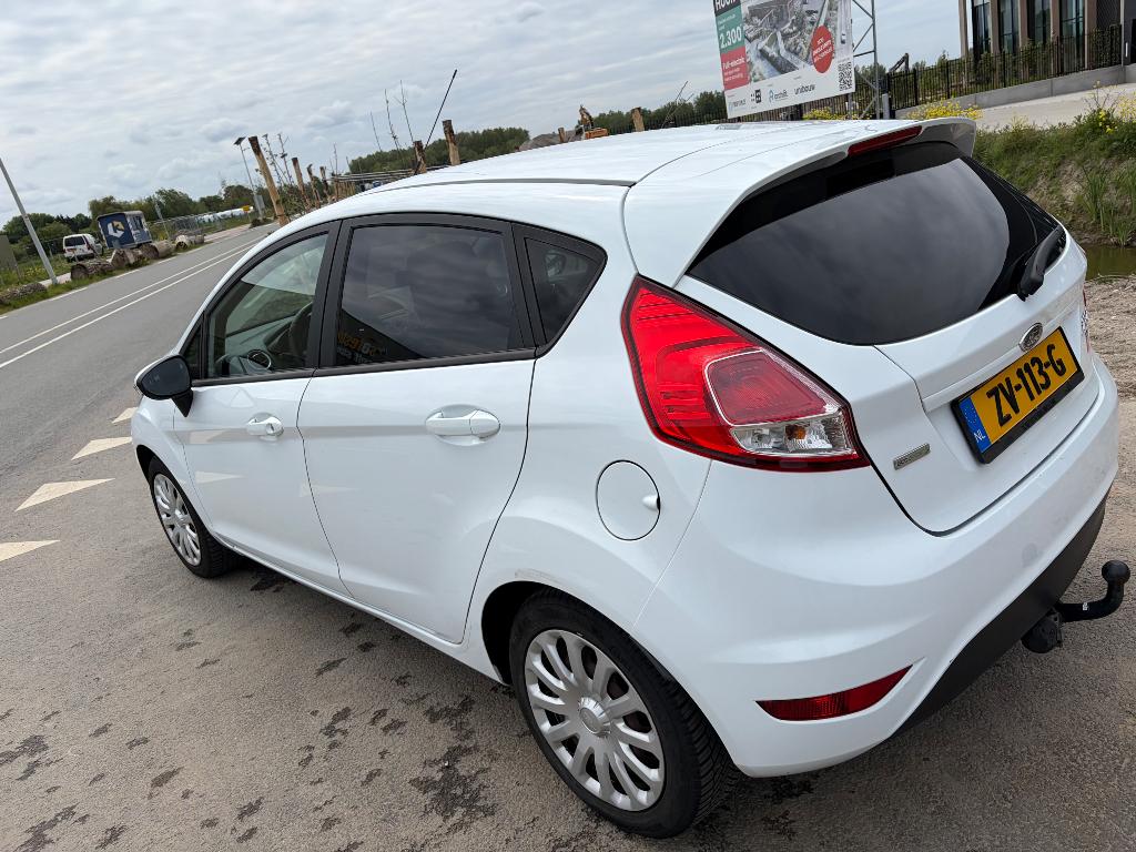 Ford Fiësta 1.0 74KW/100PK 5D 2014 Wit, Auto's, Voorwielaandrijving, Euro 5, 100 pk, Handgeschakeld