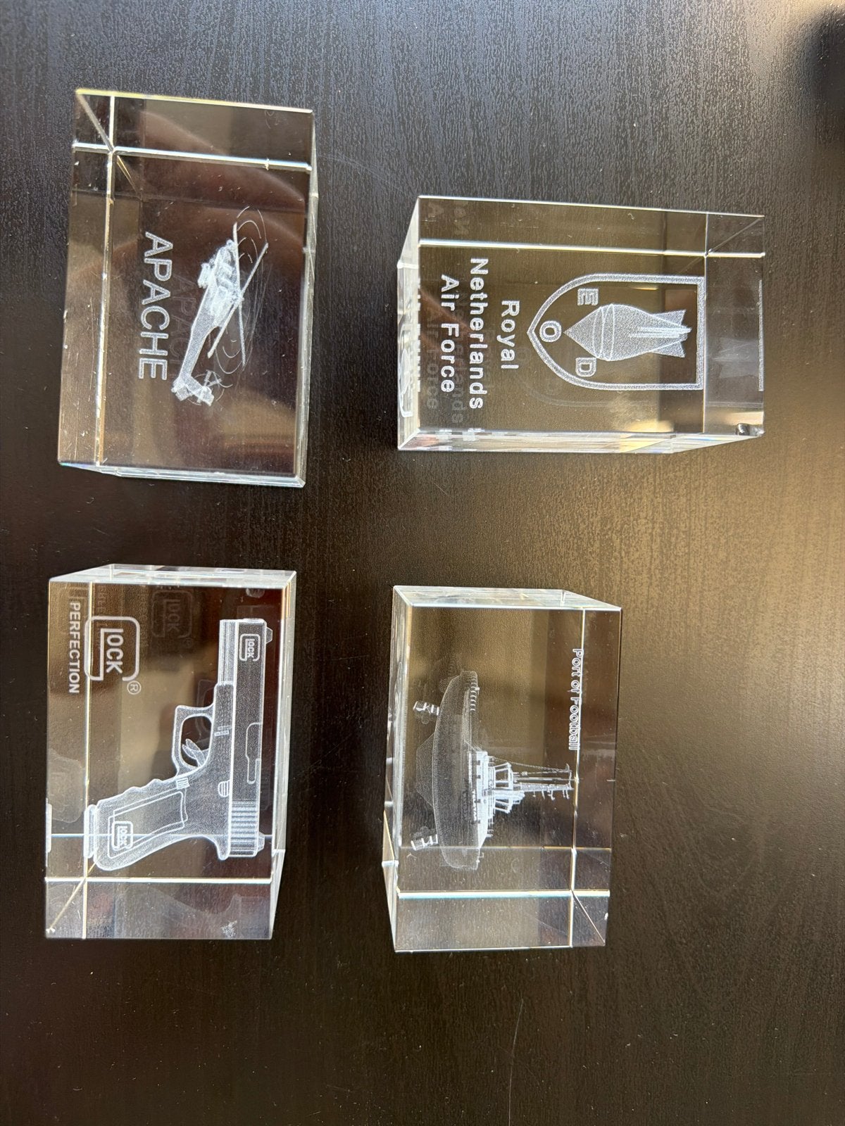 Set van 4  3D-gravures: Apache, KLu, Glock, sleepboot, Ophalen of Verzenden, Zo goed als nieuw