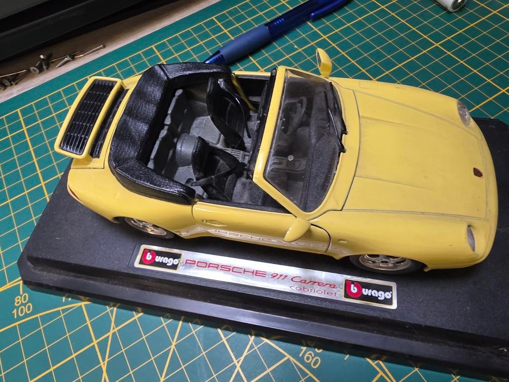 Bburago Porsche 911 Carrera Cabriolet - Geel, Ophalen of Verzenden, Gebruikt, Bburago