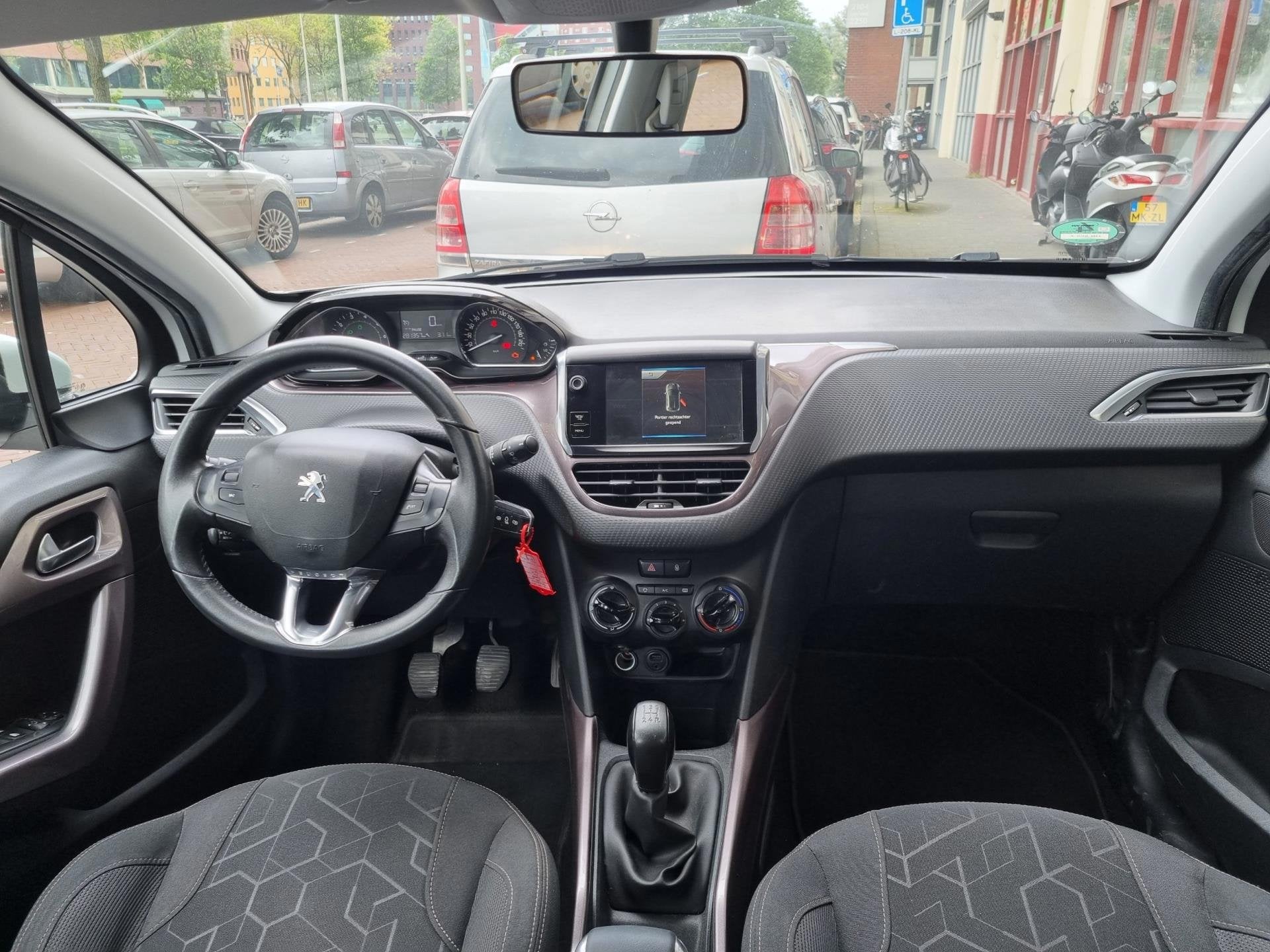 Foto 8 van Peugeot 2008 1.2 VTi Active Navi Airco