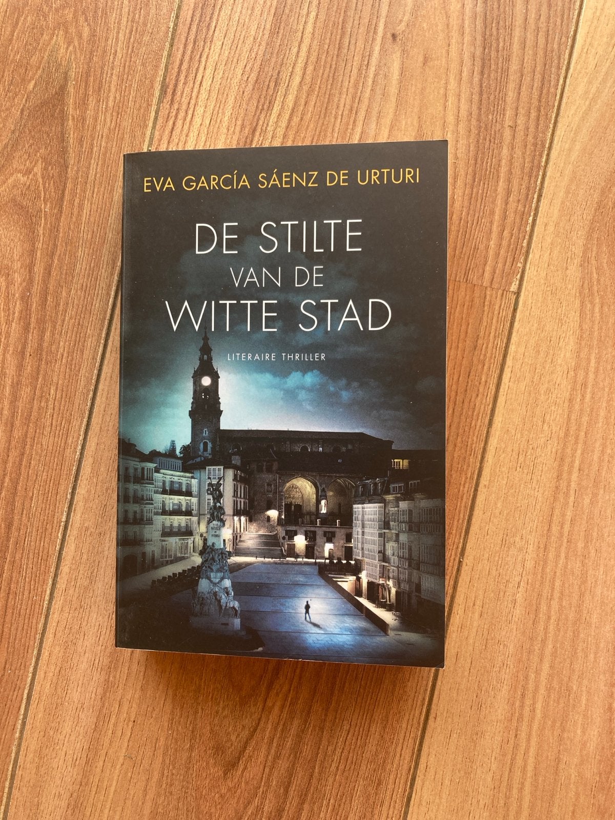 De Stilte van de Witte Stad - Eva García Sáenz de Urturi, Ophalen of Verzenden, Zo goed als nieuw, Europa overig