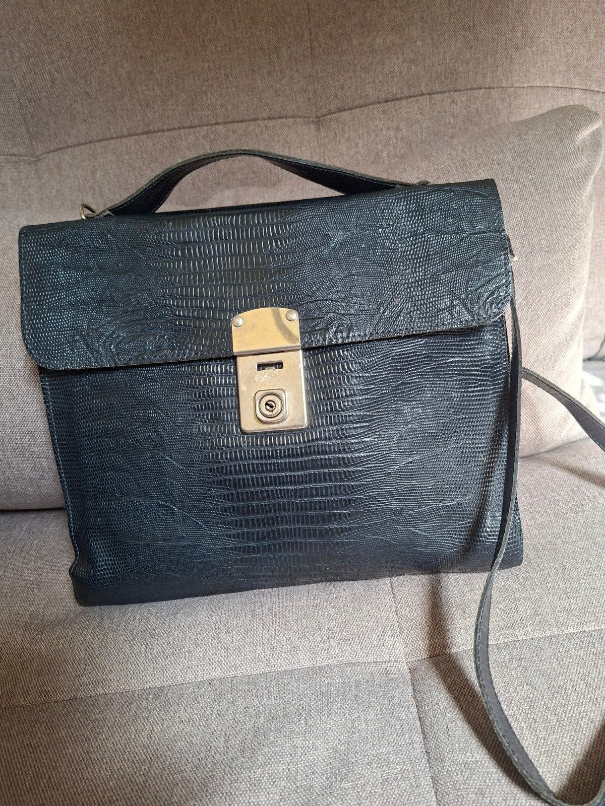 Cheney england vintage leren tas met schouderband blauw, Sieraden, Tassen en Uiterlijk, Tassen | Damestassen, Ophalen of Verzenden