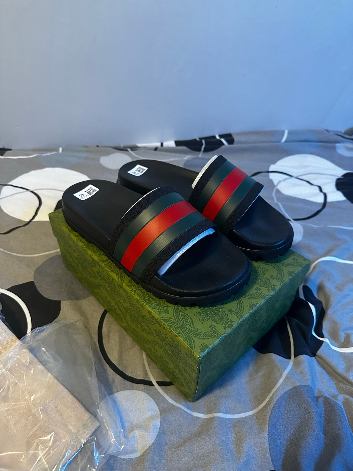 Gucci slippers maat 44/45 - Nieuw in doos, Slippers, Zwart, Nieuw, Ophalen of Verzenden