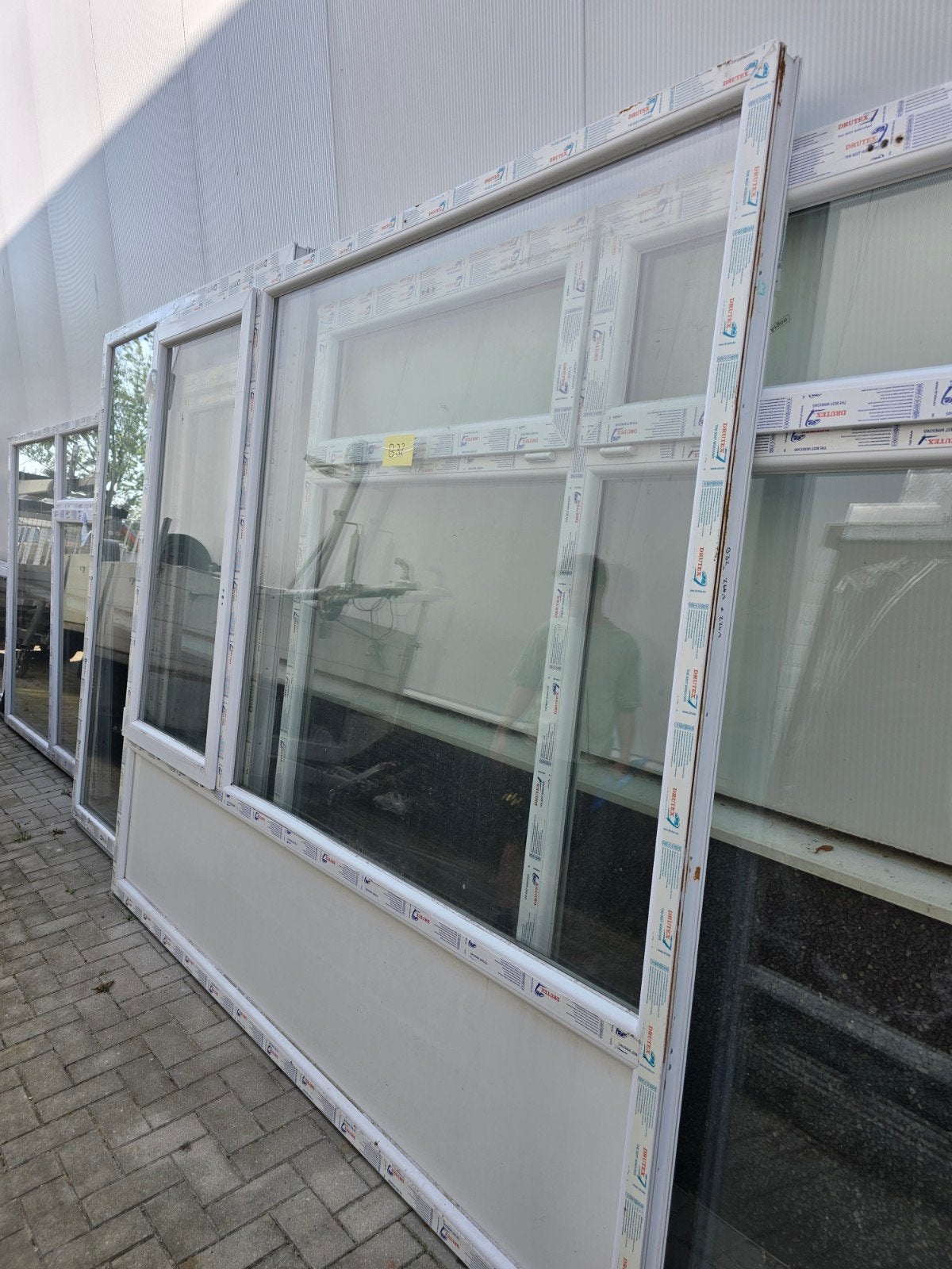 Groot kunstofkozijn met openslaand raam. 266.5 h x 226.5 br, Kunststof, Drutex, Nieuw, Ophalen of Verzenden
