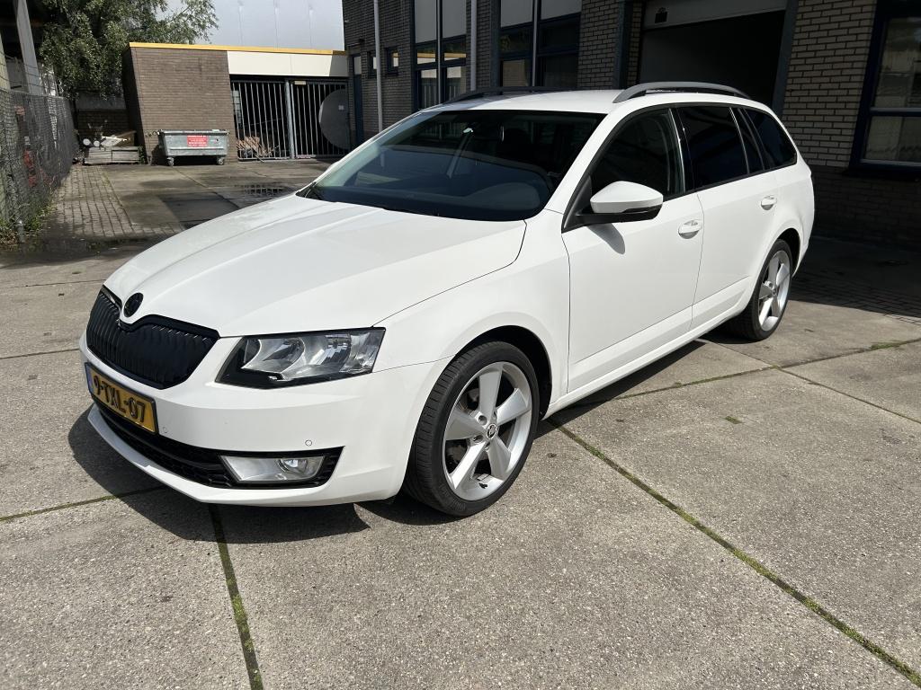 Skoda Octavia Combi 1.2 TSI Grt Amb Bns NAVI (bj 2014), Auto's, Skoda, Voorwielaandrijving, Euro 5, Stof, Gebruikt