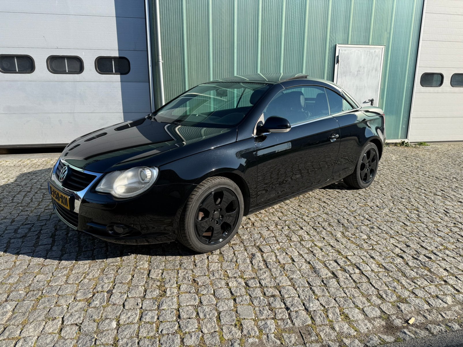 Volkswagen Eos 2.0 16V FSI 110KW 2006 Zwart, Auto's, Volkswagen, Voorwielaandrijving, Zwart, 4 cilinders, 4 stoelen