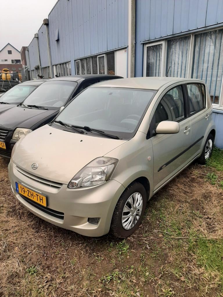 Daihatsu Sirion 1.0 51KW 2008 Beige, Auto's, Daihatsu, Voorwielaandrijving, Metallic lak, Beige, Bedrijf
