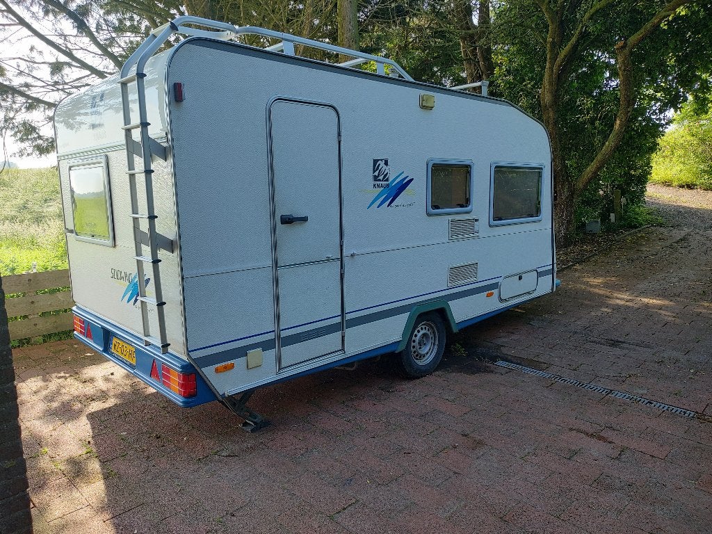 Knaus Südwind "As Good As Gold" – Type KNSA-2044-var B, Caravans en Kamperen, Caravans, Vast bed, Treinzit, 750 - 1000 kg, Particulier