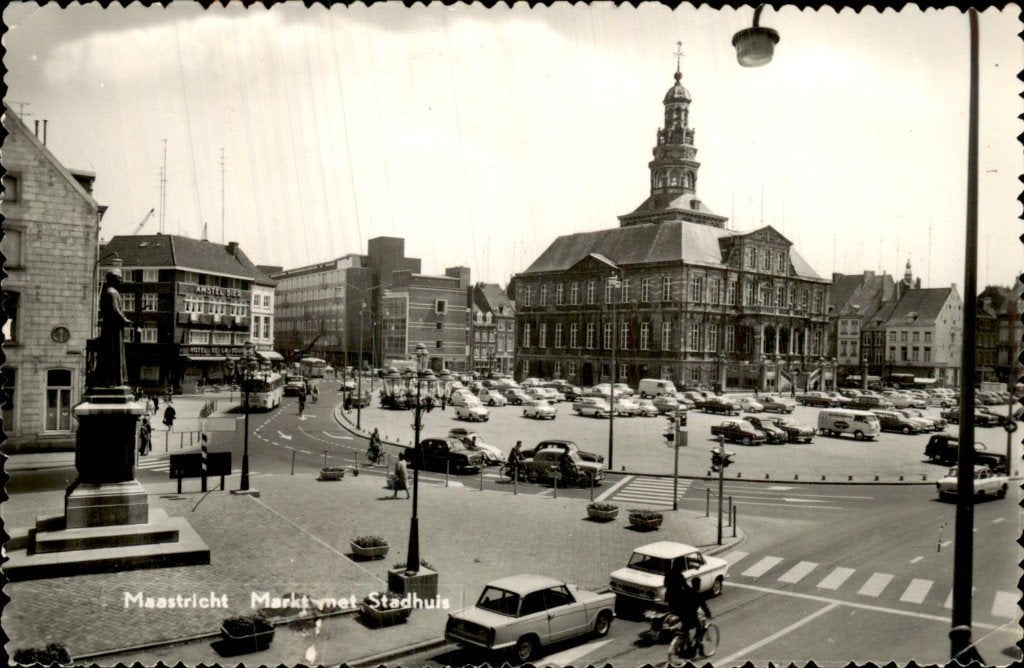 Maastricht - Stadhuis - Markt, Ophalen of Verzenden, 1960 tot 1980, Gelopen, Limburg