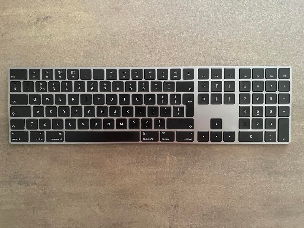 Apple Magic Keyboard met numeriek keypad (geen Touch ID), Computers en Software, Toetsenborden, Ophalen, Qwerty, Zo goed als nieuw