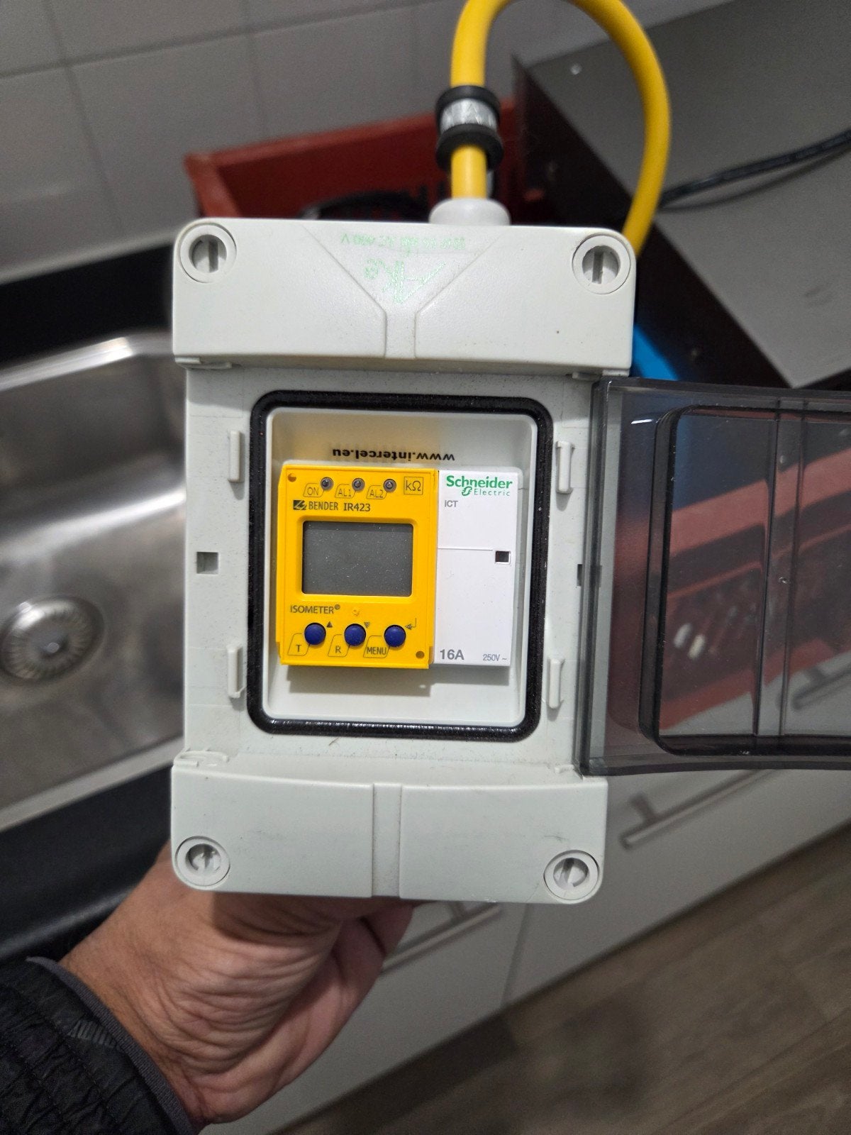 Bender ISOMETER IR423 met Schneider ICT 16A in behuizing, Ophalen of Verzenden, Gebruikt, Schneider Electric, Overige typen