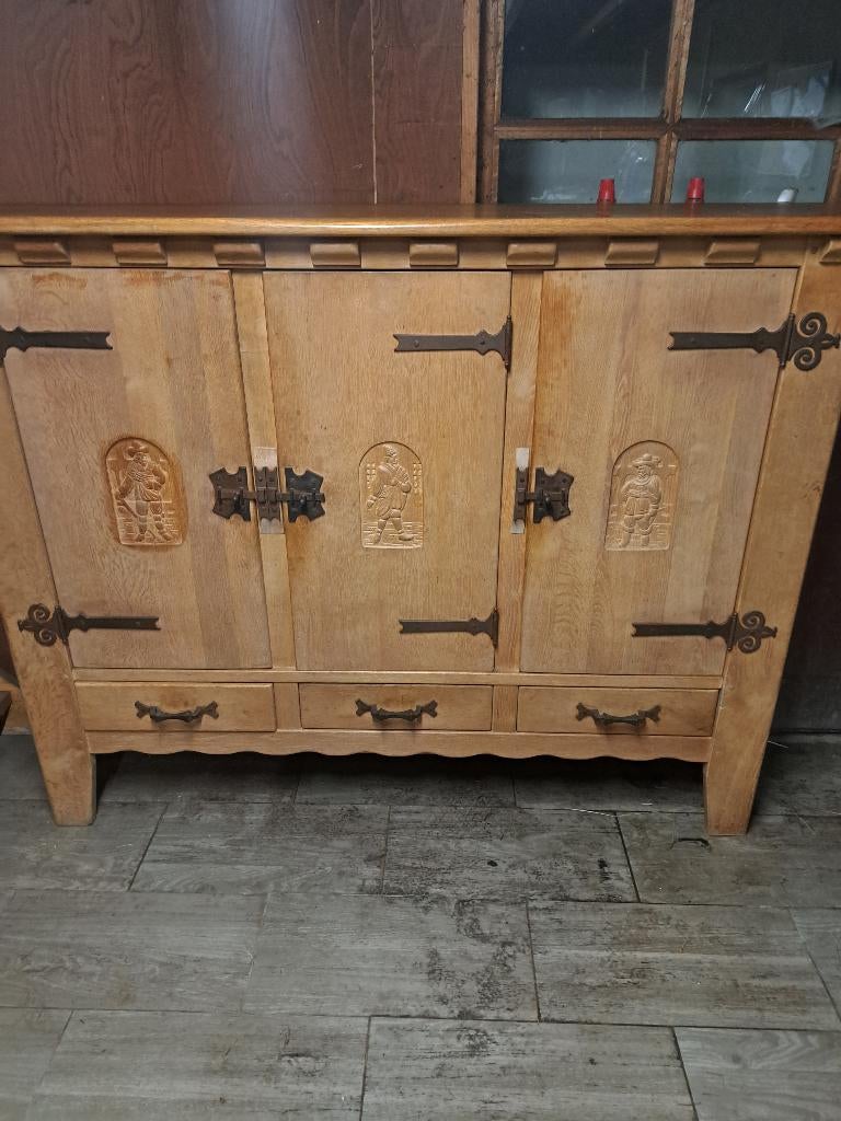 mooie massief eiken antieke kast + figuren. 1 voor 20 euro., Ophalen