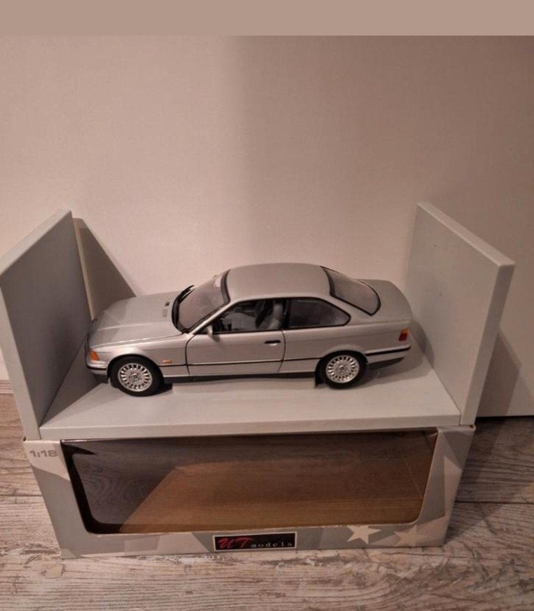 bmw 328i coupe zilver UT models 1:18, Hobby en Vrije tijd, Modelauto's | 1:18, Ophalen of Verzenden, Zo goed als nieuw, Auto, UT Models