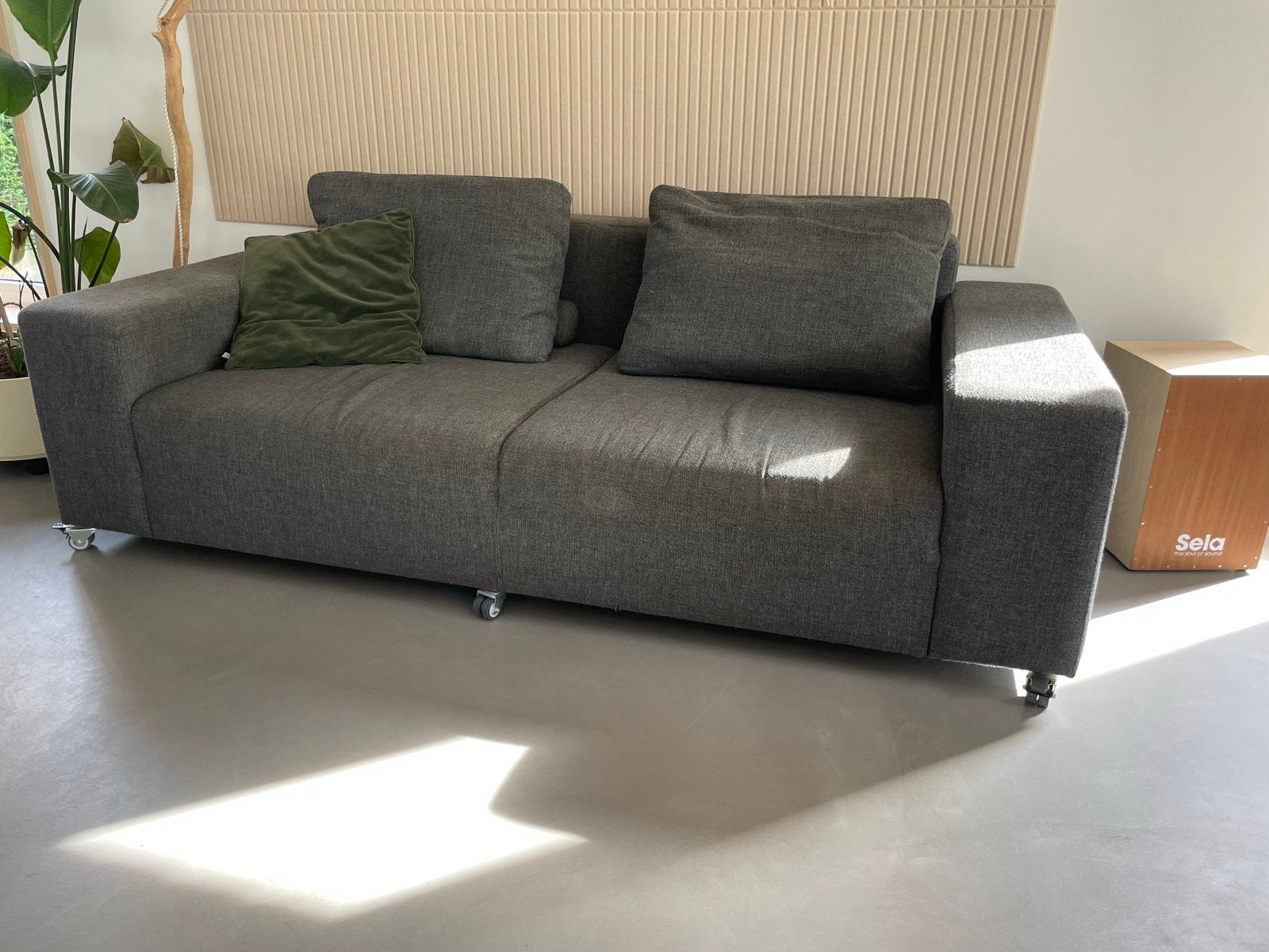 Grijze bank gratis!, Huis en Inrichting, Ophalen, Tweepersoons, 75 tot 100 cm, Zo goed als nieuw