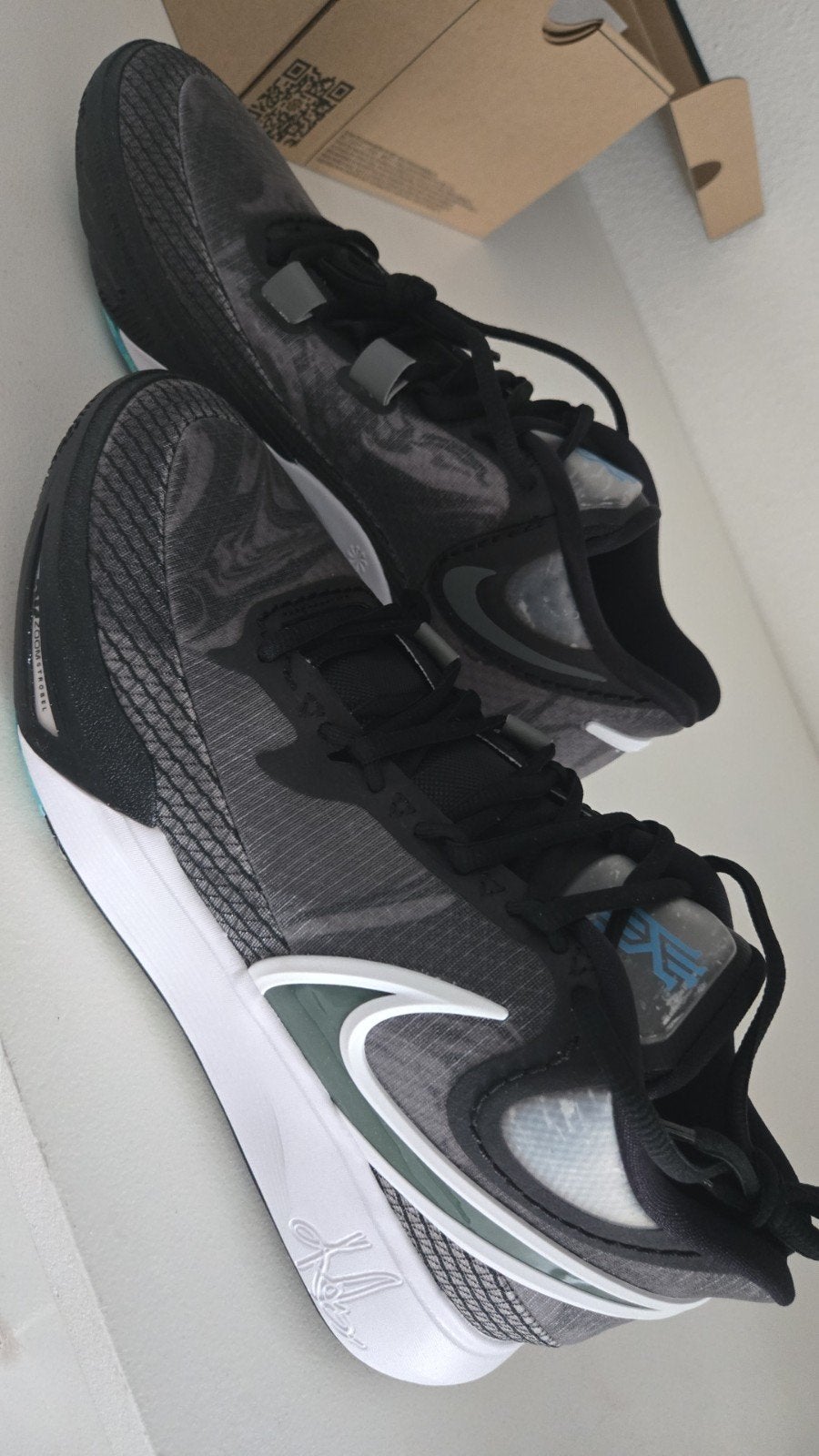 Nike Kyrie 8 - Nieuw in doos - Maat 44.5, Zwart, Nike, Nieuw, Ophalen of Verzenden