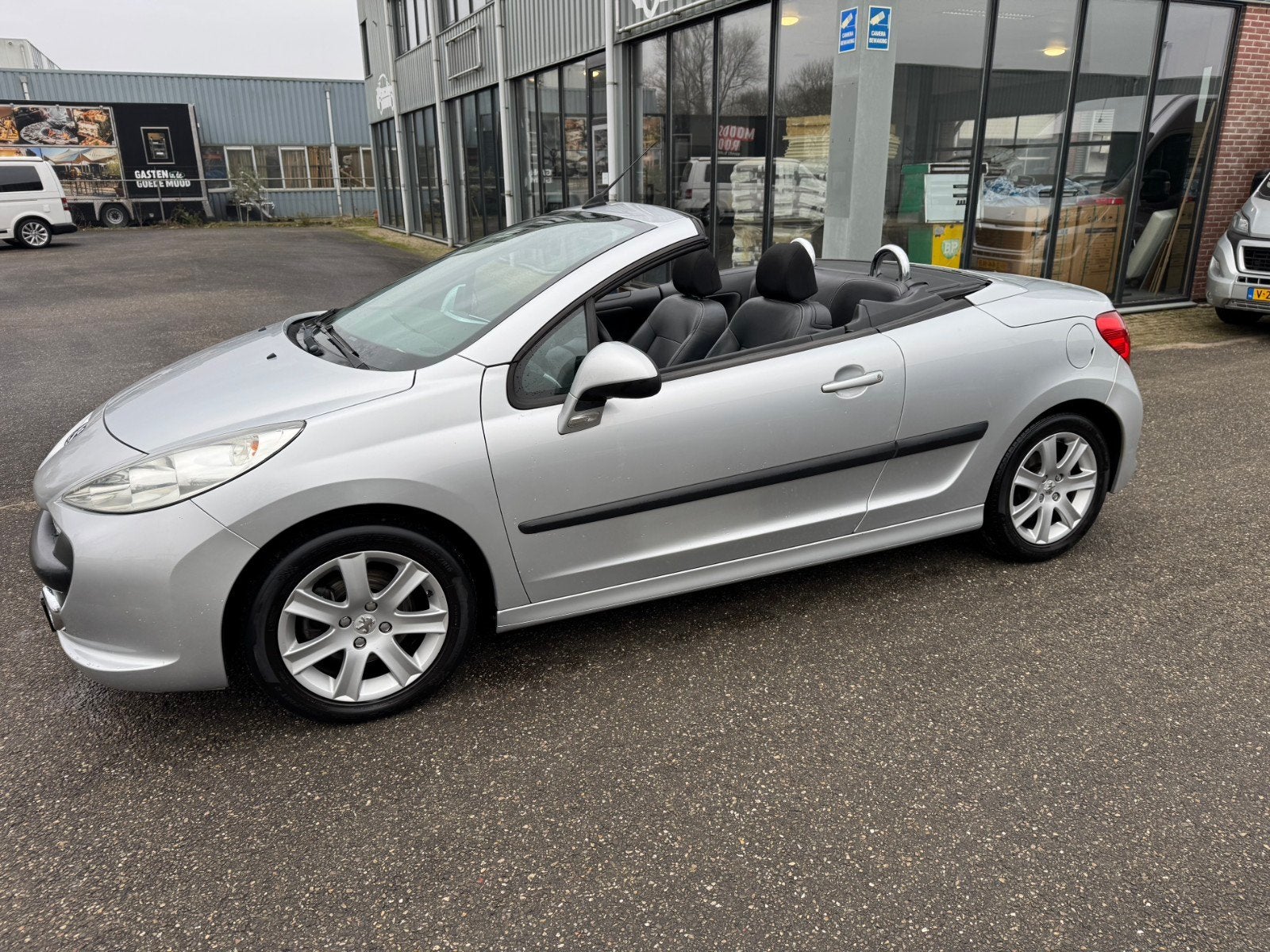 Peugeot 207 1.6 16V Cabriolet, Auto's, Peugeot, Voorwielaandrijving, 15 km/l, Zwart, 4 cilinders
