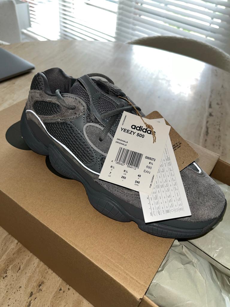 Yeezy 500 Grijs - Nieuw in doos met labels, Ophalen of Verzenden, Nieuw, Grijs, Sneakers of Gympen