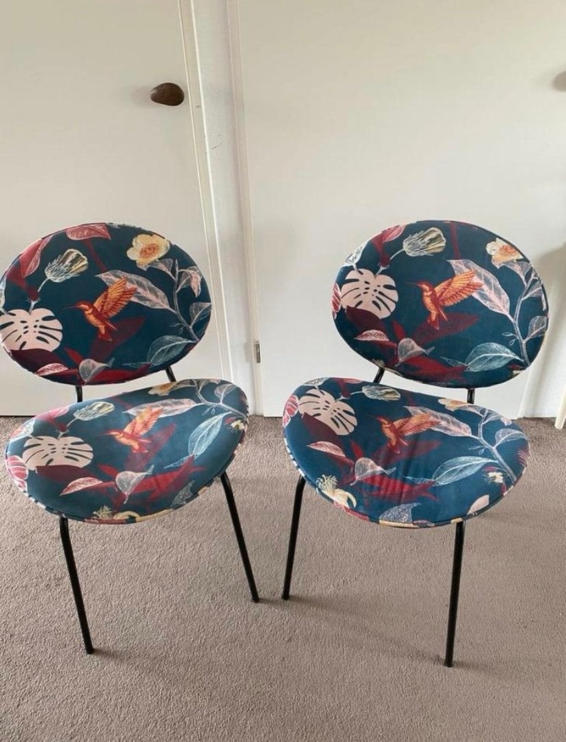 Set van 2 stoelen met tropische print vogel, Huis en Inrichting, Stoelen, Twee, Overige kleuren, Ophalen of Verzenden, Zo goed als nieuw