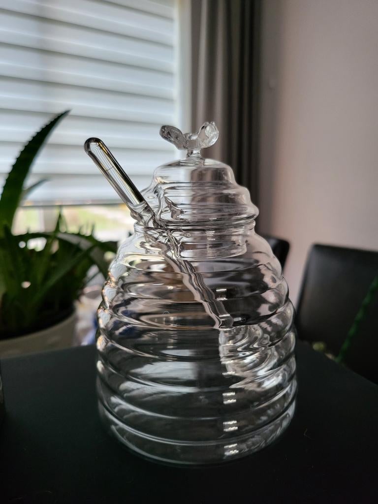 Glazen honingpot met dipper en deksel met een bij, Overige typen, Ophalen of Verzenden, Nieuw, Glas