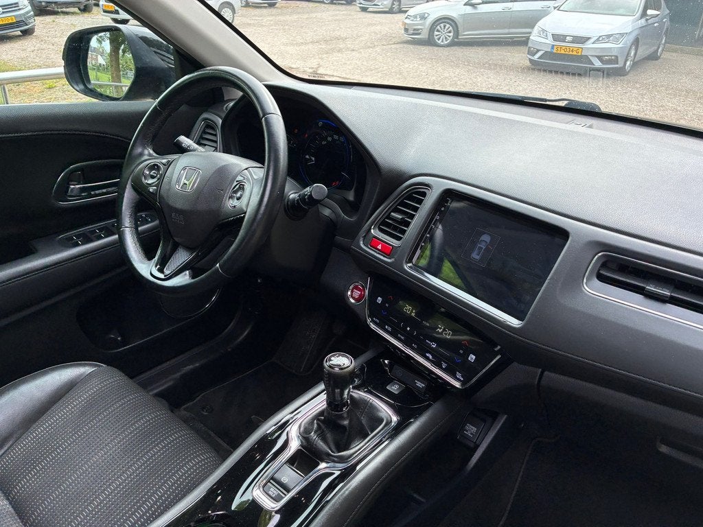 Honda HR-V 1.5 i-VTEC Executive | Pano/schuifdak + Xenon/LED, Auto's, Honda, Voorwielaandrijving, Leder en Stof, Zwart, Bedrijf