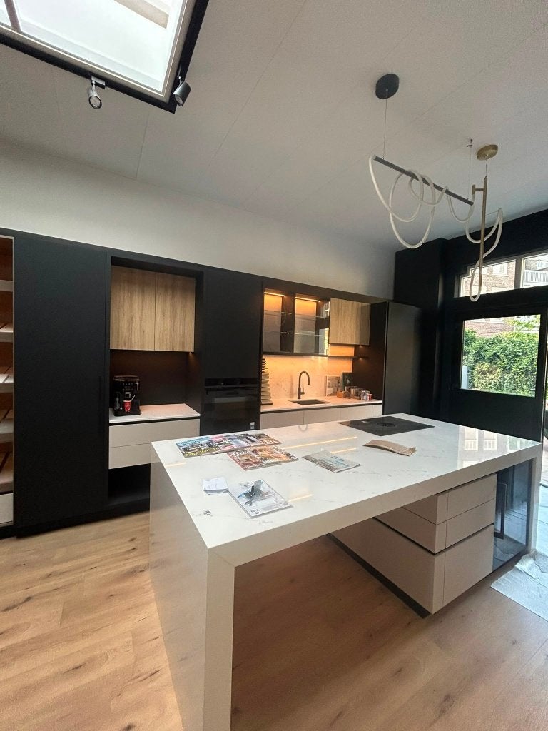 Luxe showroomkeuken met kookeiland – Volledig uitgerust, Overige kleuren, Overige typen, Nieuw, Ophalen of Verzenden