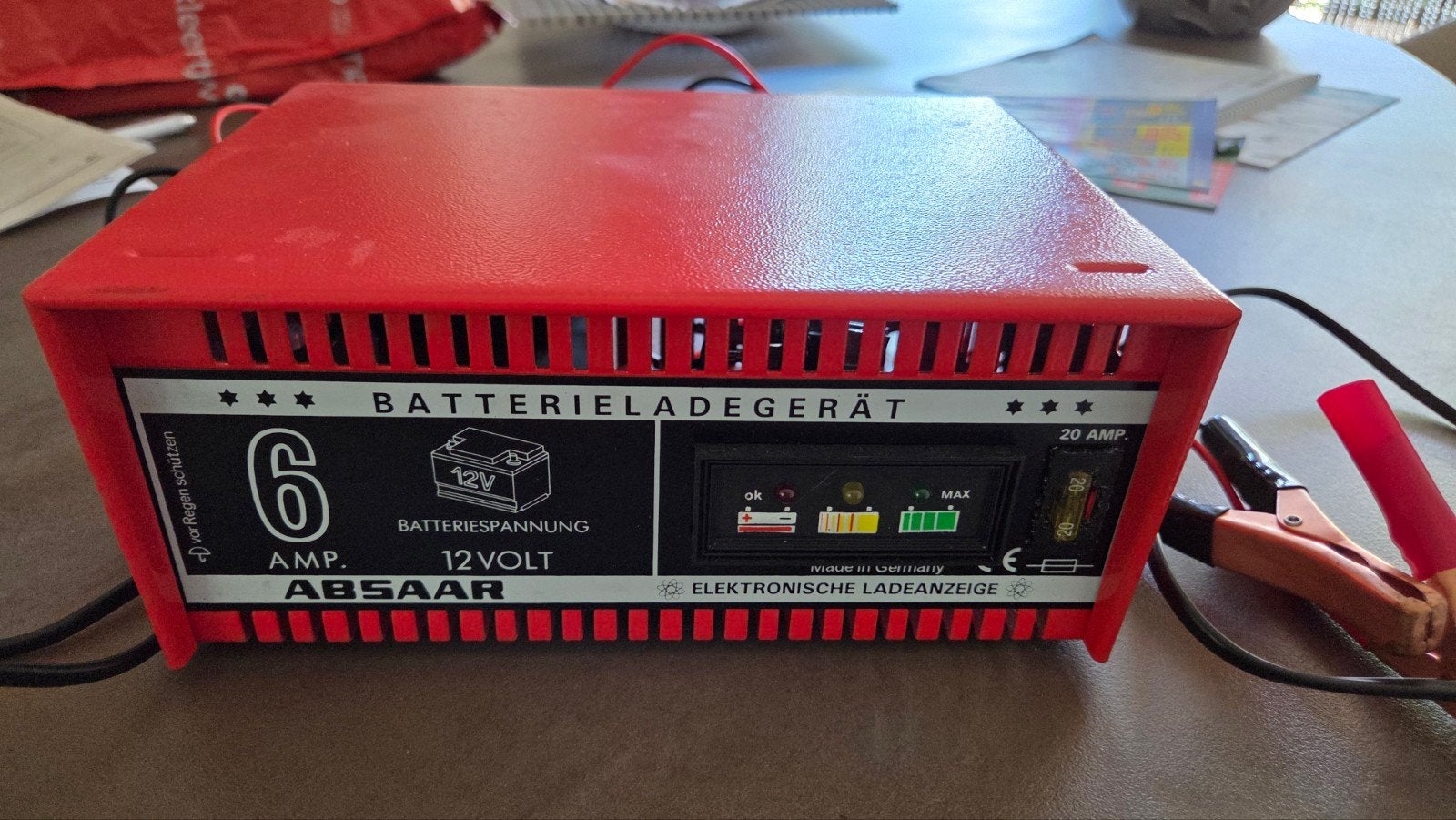 Absaar acculader 6 Amp 12 Volt - Batterieladegerät, Ophalen, Gebruikt, Universele onderdelen