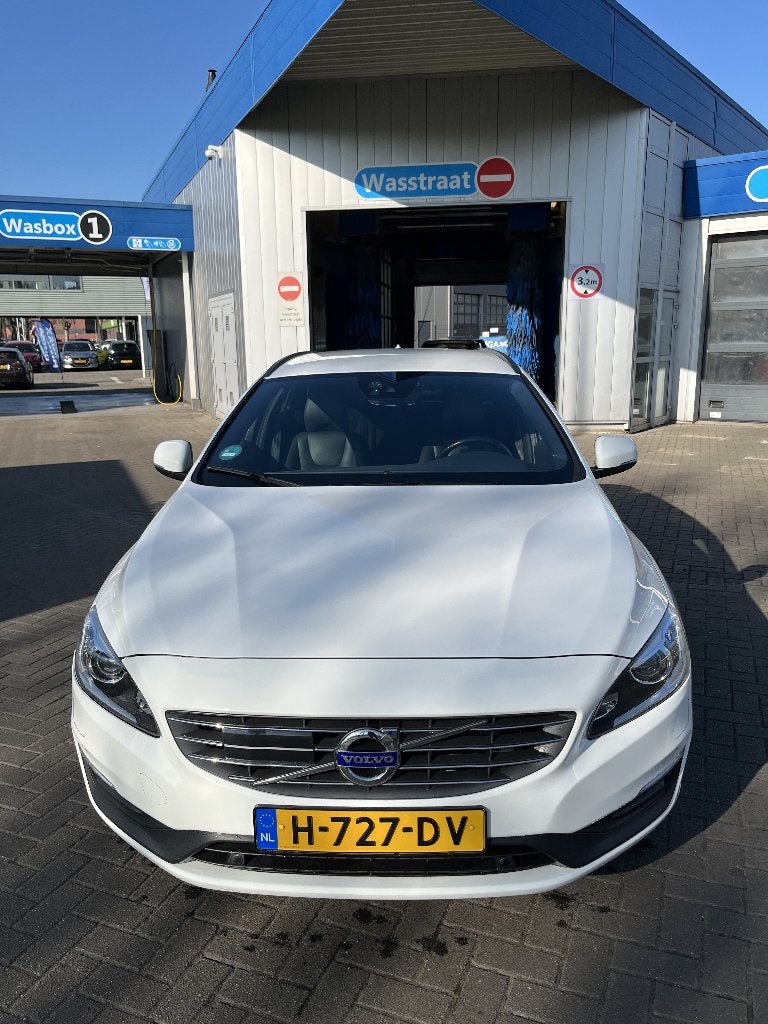 Volvo V60 T3 152pk Geartronic 2017 Wit, 1498 cc, Zwart, 4 cilinders, Wit